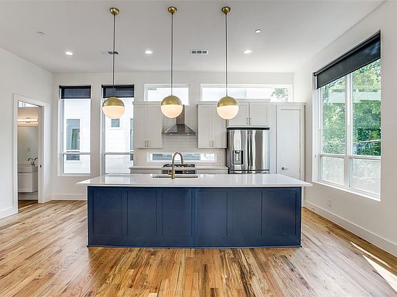 3rd image of 5708 Lindell Ave #105