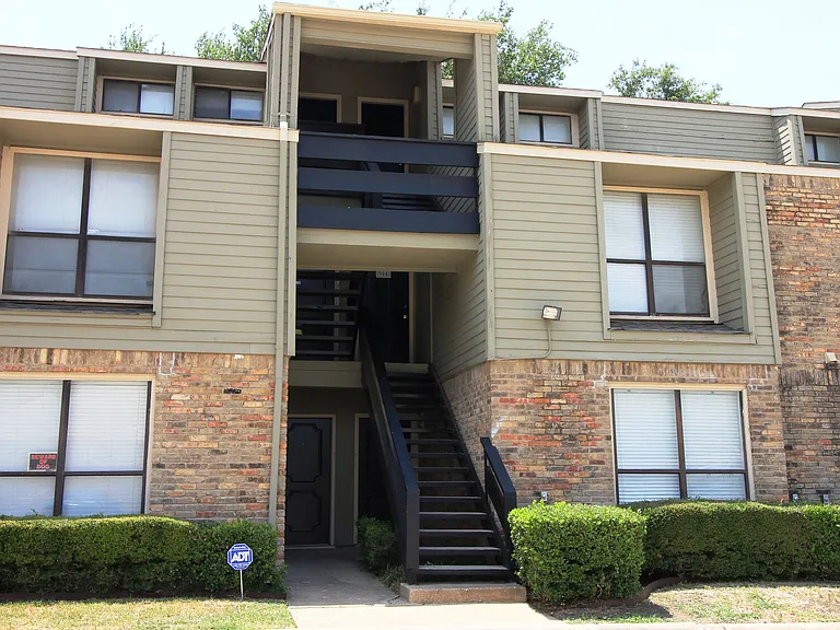 Preston Racquet Club Apartments — Photo 27