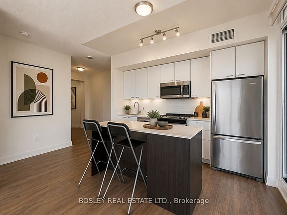 5th image of 30 Roehampton Ave #3403