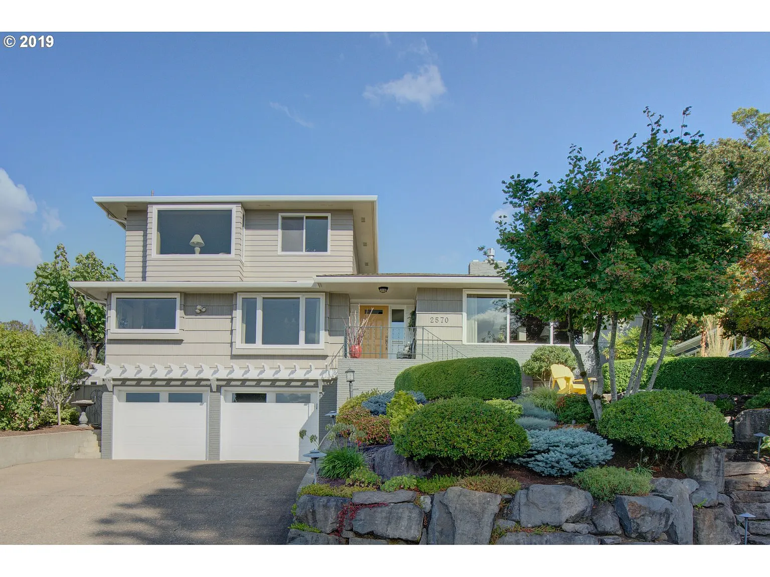 2570 Bolton Ter S photo 1