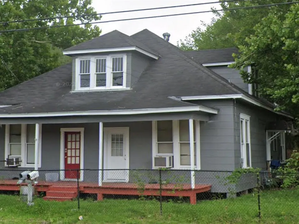 4135 Highland Ave