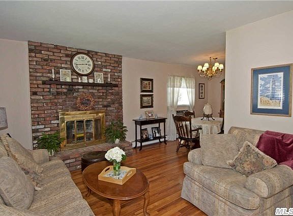 4th image of 18 Olive St