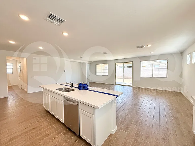 22813 E Starflower Dr — Photo 6