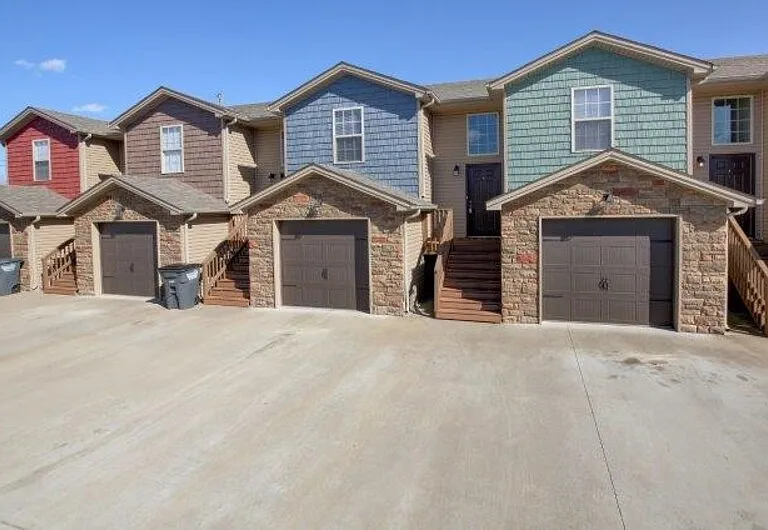 1718A Thistlewood Dr — Photo 1