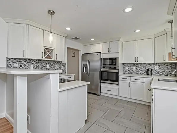 4 Virginia Ave, Brockton, MA 02302