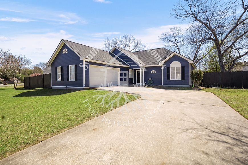 1st image of 102 Duxbury Ct