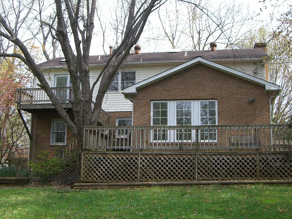 2nd image of 809 Meade Dr