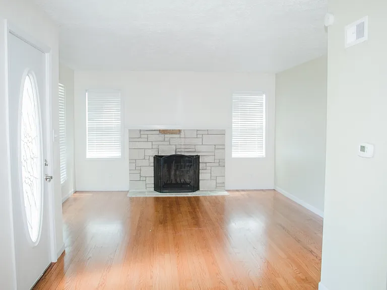 1005 Lindberg Rd — Photo 2