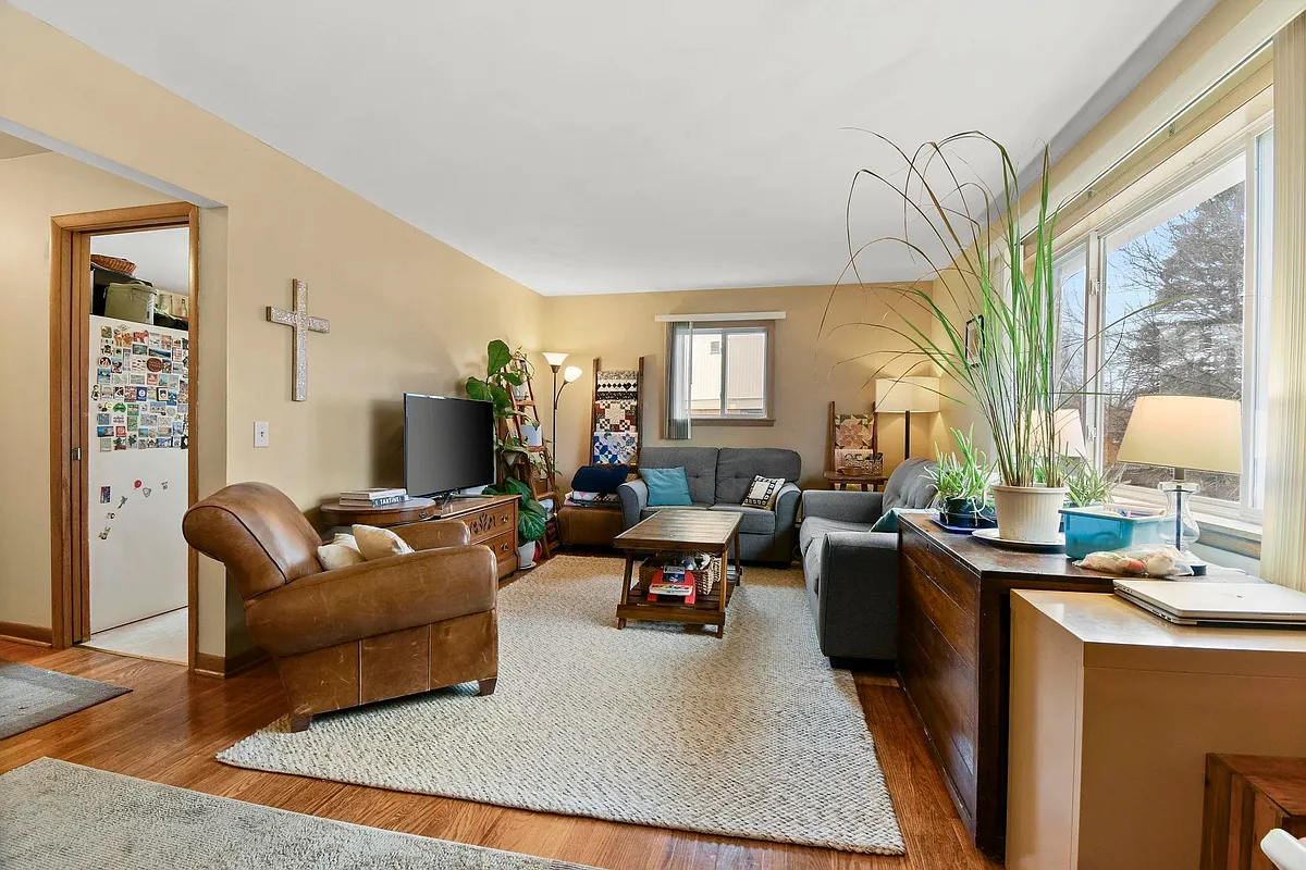 Building Photo - 426 Rushmore Ln #3
