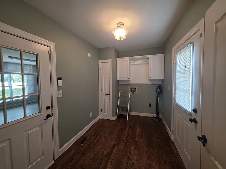 4556 Magnolia Dr — Photo 2