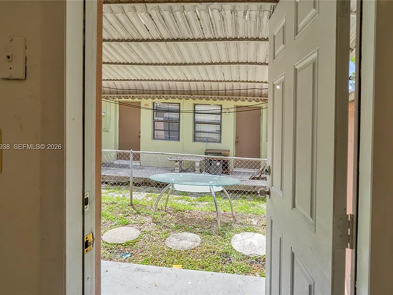 501 SW 9th St #1-2 — Photo 10
