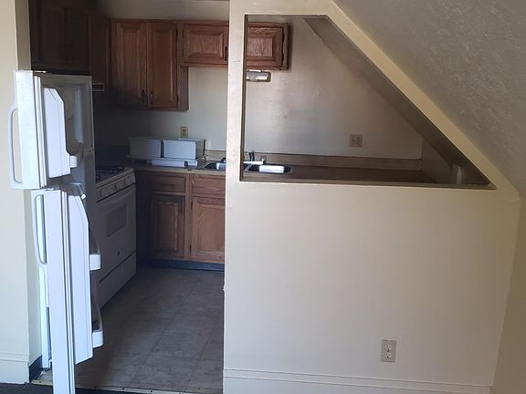 2nd image of 1605 Midland Ave APT 7