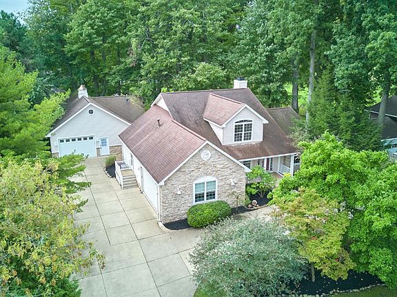 2nd image of 304 Riverside Dr