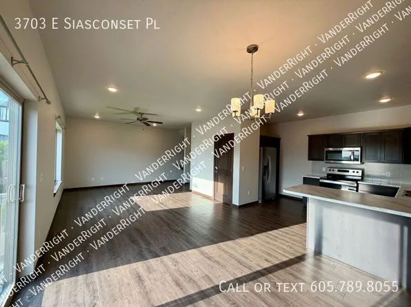3703 E Siasconset Pl, Sioux Falls, SD 57108