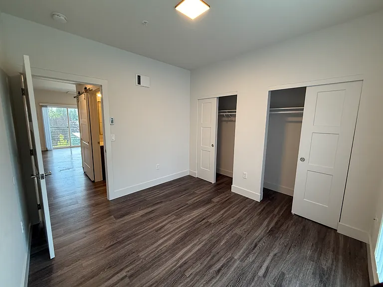 Thirty First Place Apartments — Photo 19