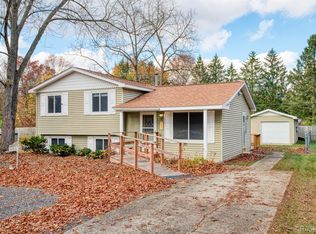 985 Tierney Ave, Highland, MI