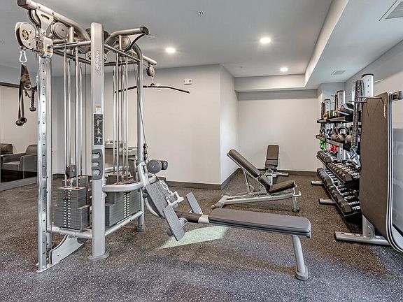 5th image of 2105 Marshall Ave #303