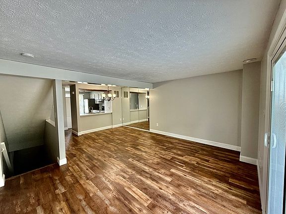 4th image of 229 Hawthorne Dr