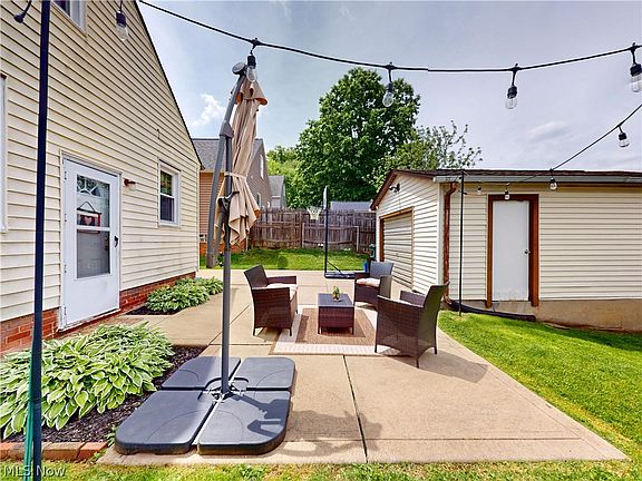 3rd image of 1521 27th St NE