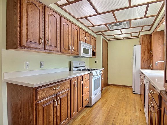 4th image of 3030 Lincoln St