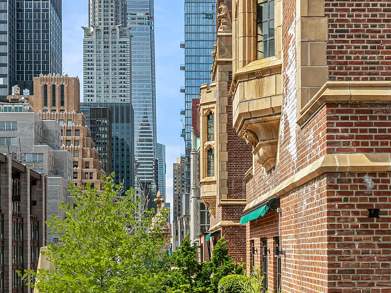 333 E 43rd St #Penthouse 14 — Photo 15