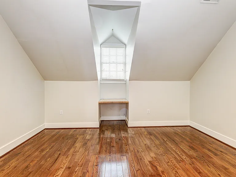 1724 Fleet St — Photo 16