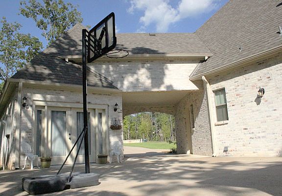 Drive thru to Garage
