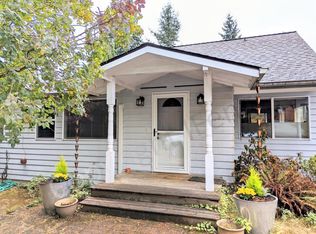 18044 25th Ave NE, Lake Forest Park, WA 98155