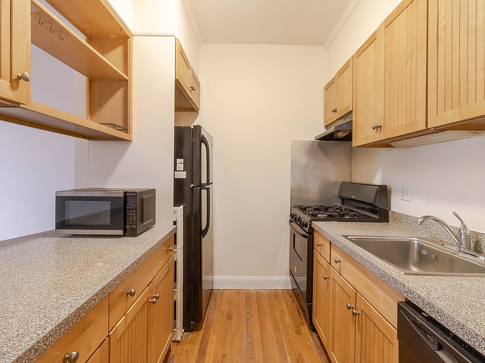 1st image of 828 Huntington Ave #1