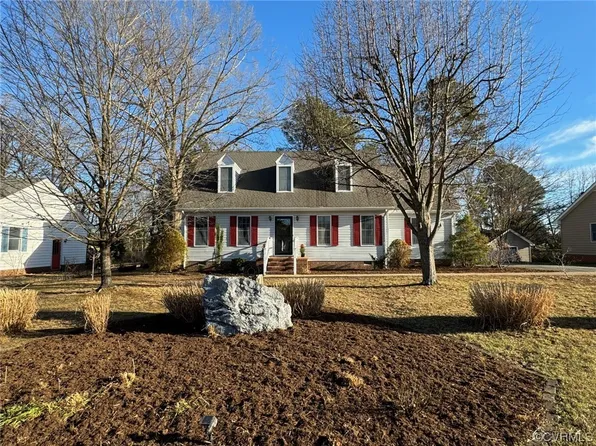 1323 Hoskins Dr, Tappahannock, VA 22560
