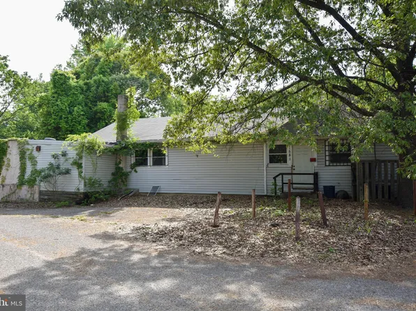 1581 Long Point Rd, Pasadena, MD 21122