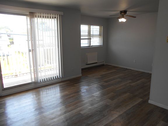 5th image of 856 Ulster St #206