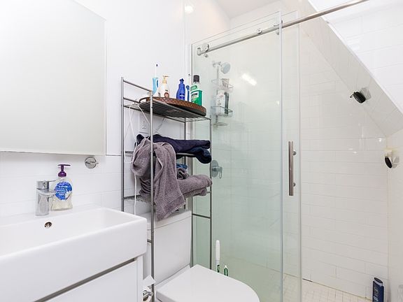 4th image of 228 E 27th St APT 5C