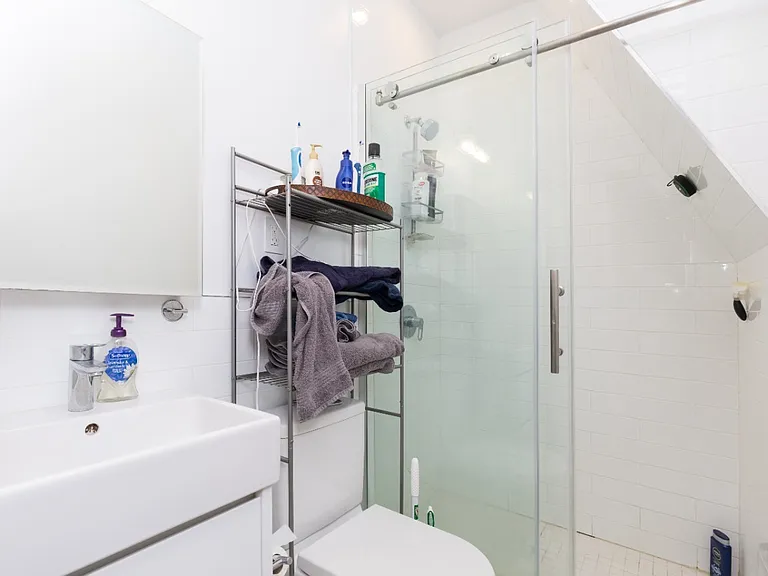 228 E 27th St #5C — Photo 4