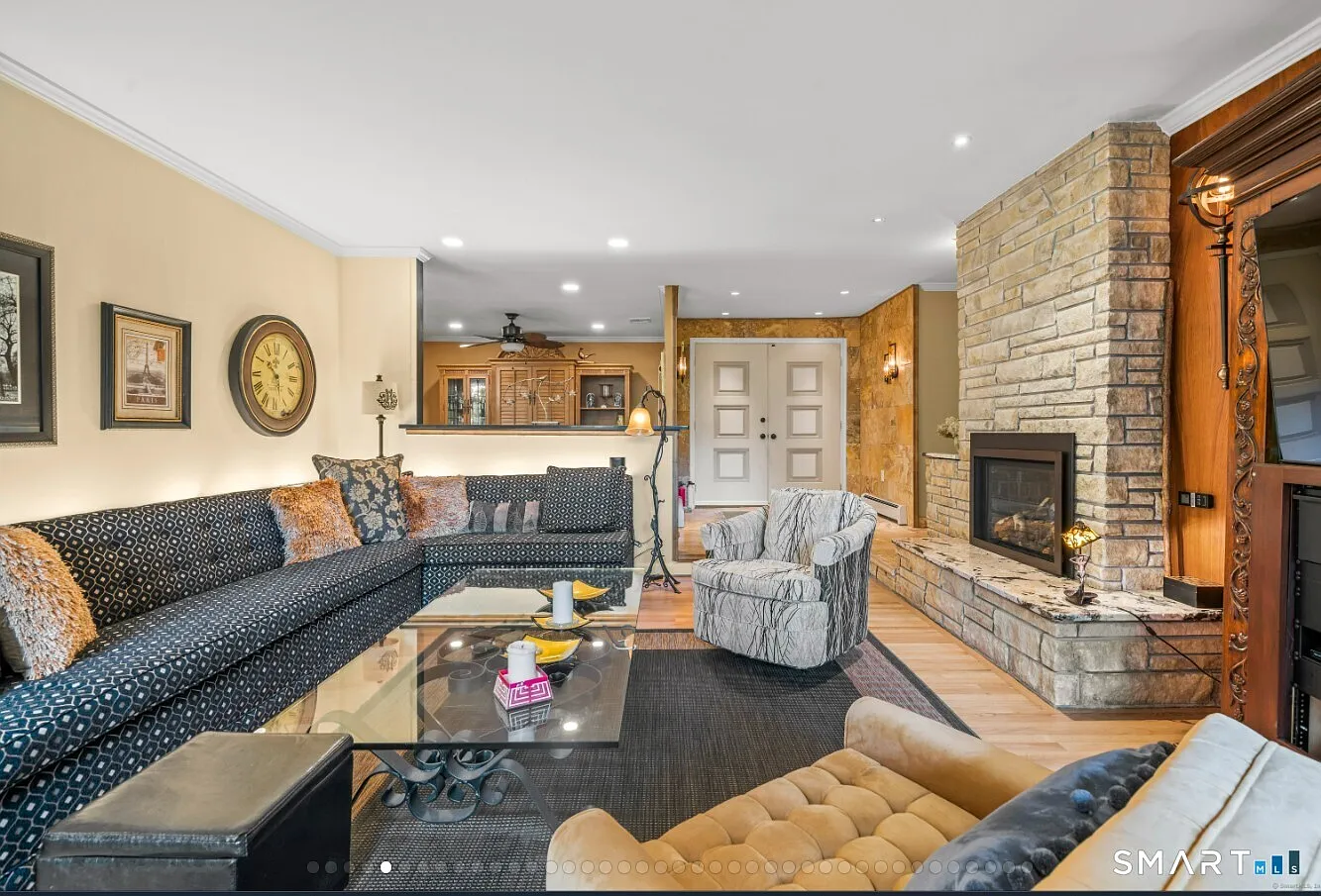 3 bed, 2.0 bath, 1952 sqft, $5,500 — Photo 4