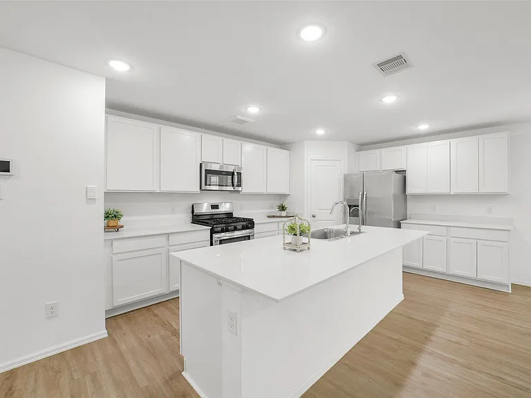 1504 Twilight Green Dr — Photo 3