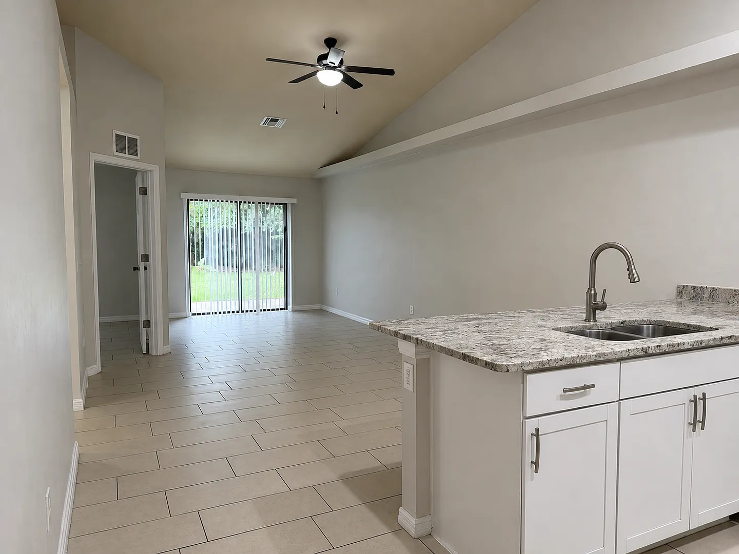 Welcome Home To This 3-Bedroom, 2-Bath, 1-Car Garage. — Photo 2