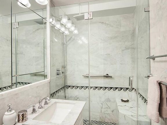 4th image of 230 E 79th St APT 5C