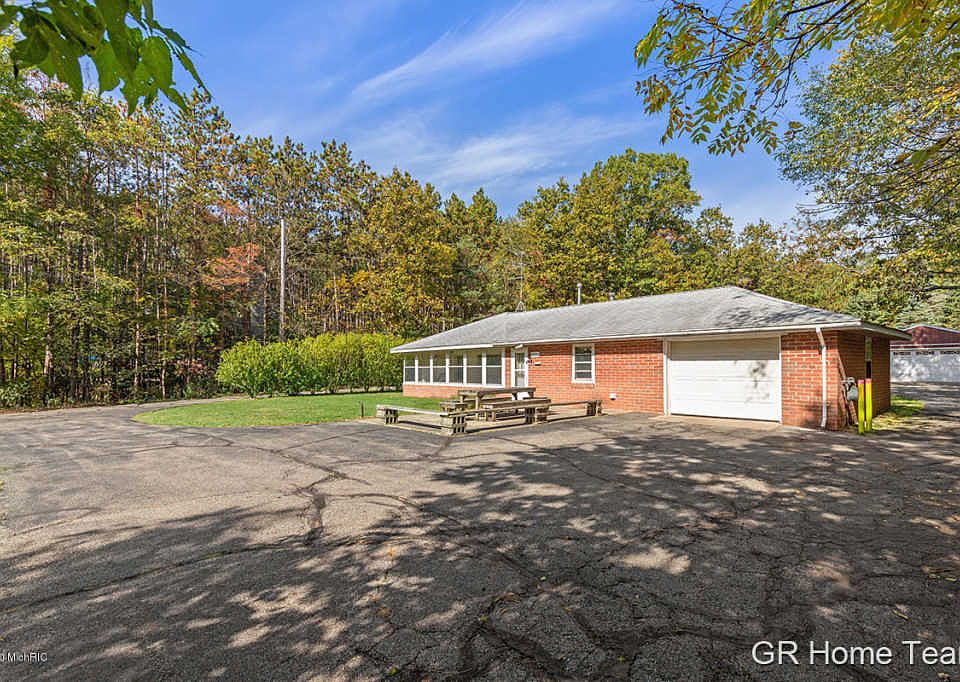 1st image of 4093 Knapp Valley Dr NE