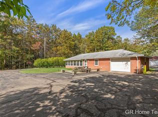 4093 Knapp Valley Dr NE, Grand Rapids, MI 49525