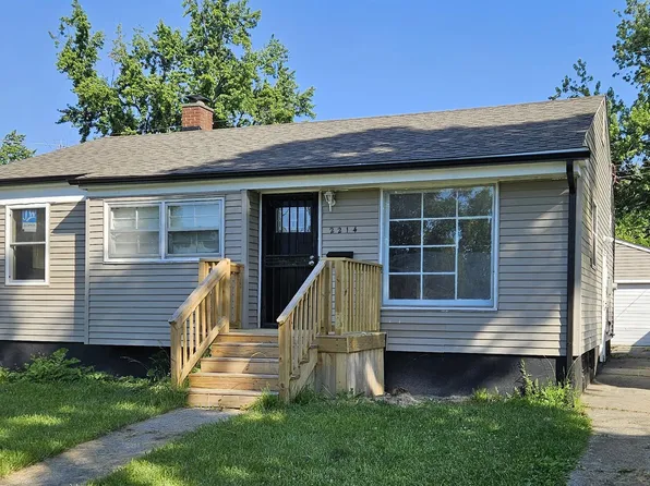 2214 Santa Barbara Dr, Flint, MI 48504