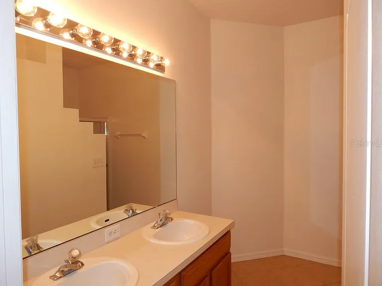 4434 Waterside Pointe Cir — Photo 13