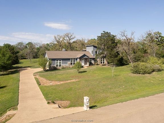 2nd image of 10736 Commonwealth Dr