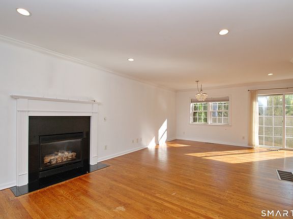 3rd image of 616 Hope St APT B
