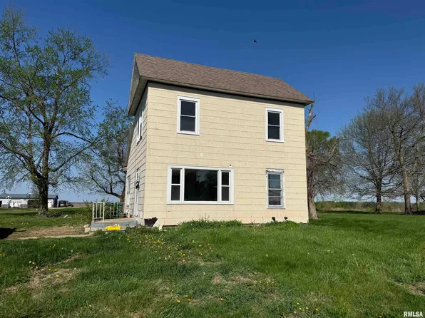 221 N Bernadotte St, Ipava, IL 61441