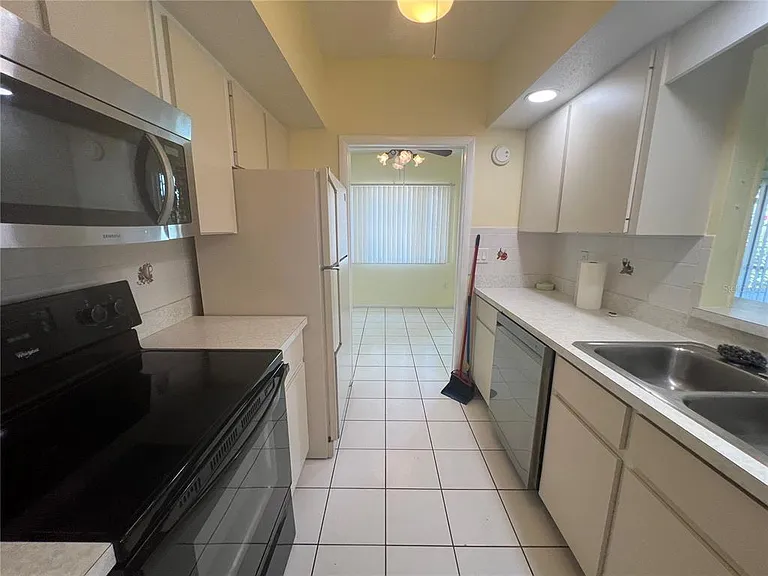 167 Easton Dr NW — Photo 10