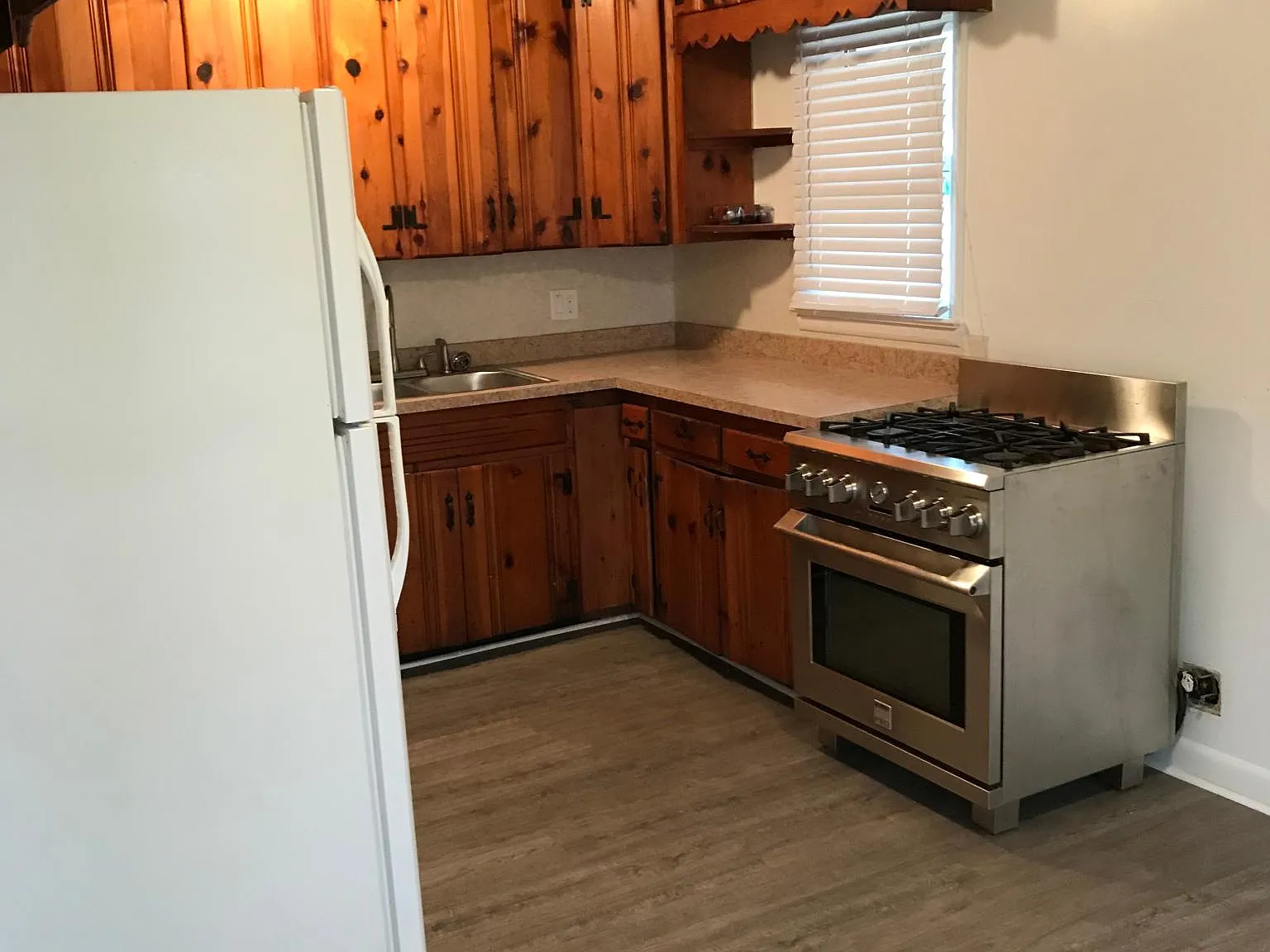 3 bed, 1.5 bath, $1,950 — Photo 3