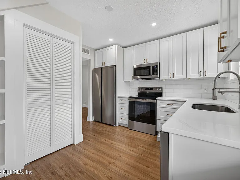 2247 Riverside Ave #3 — Photo 8