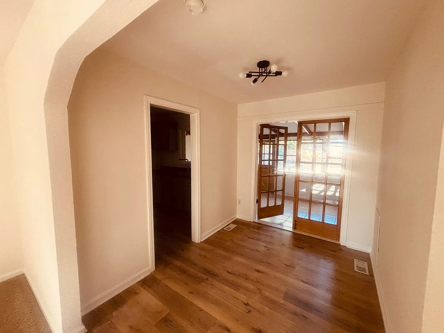 3-Bedroom 1.5 Bath with Attached Garage located near Near WSU- Available Now! — Photo 3