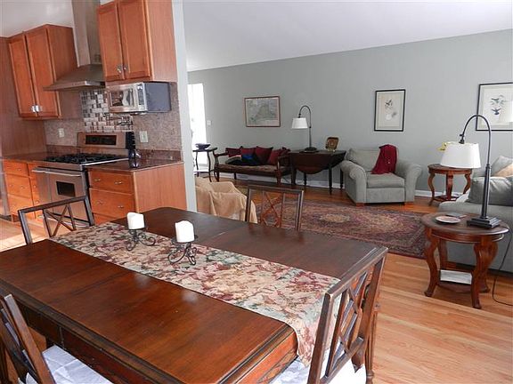 4th image of 625 Laporte Ave